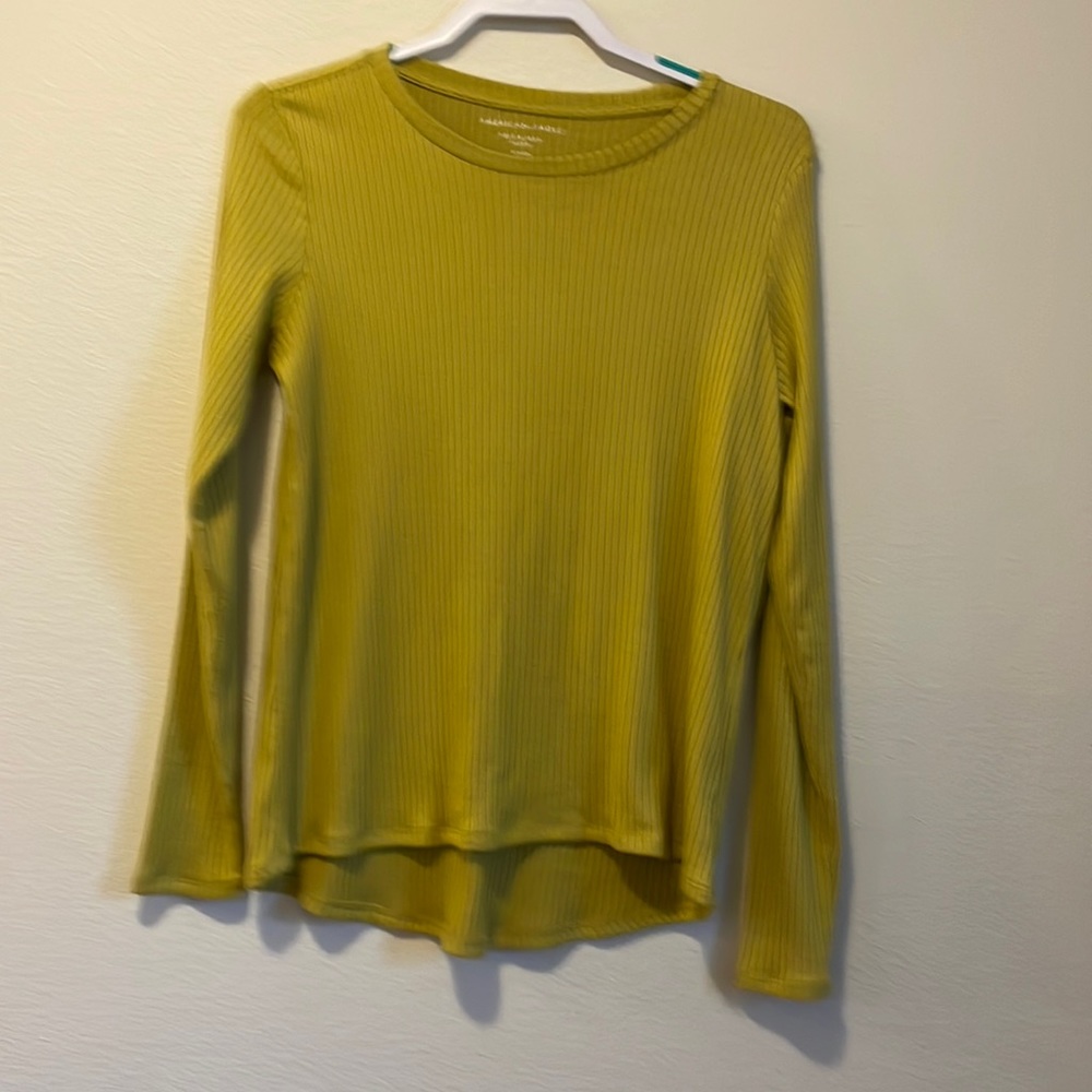 American eagle soft and sexy size small color green shirt.